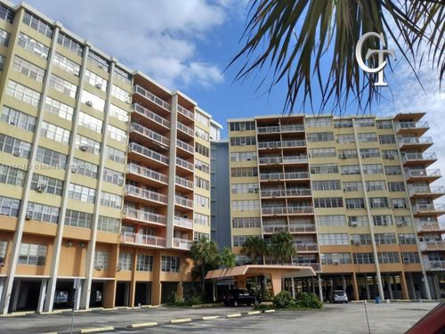 apt-815-2025 Ne 164th St, North Miami Beach, FL, 33162-4108 | Card Image