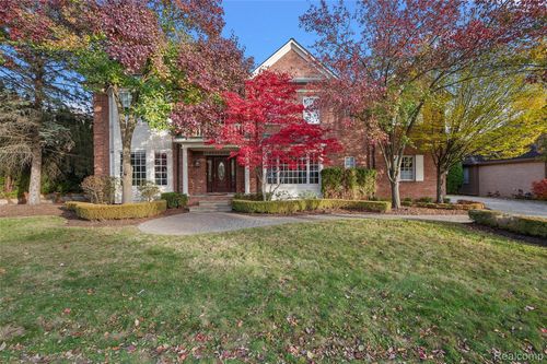 83 Greenan Ln, Lake Orion, MI, 48362-2171 | Card Image