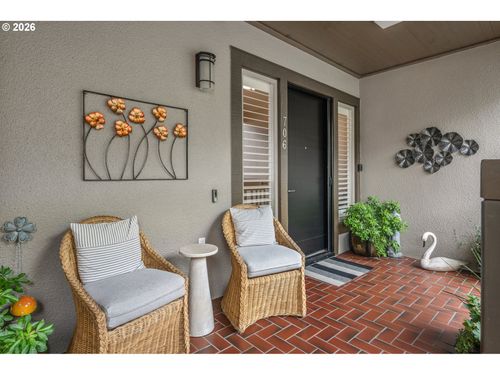 706 Nw Westover Ter, Portland, OR, 97210 | Card Image