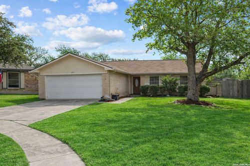 6414 Ridge Village Dr, San Antonio, TX, 78233-3947 | Card Image