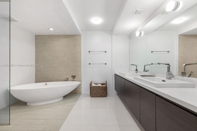 UNIT-2303 - 300 Sunny Isles Blvd, Condo with 2 bedrooms, 3 bathrooms and null parking in Sunny Isles Beach FL | Image 13