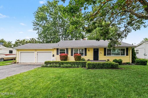 420 Glenview Dr, Fostoria, OH, 44830-1622 | Card Image