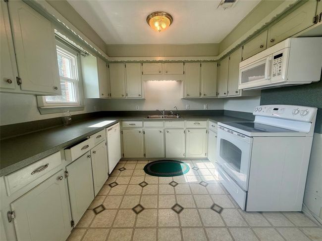 3918 County Road 507, House other with 4 bedrooms, 2 bathrooms and 2 parking in Brazoria TX | Image 5