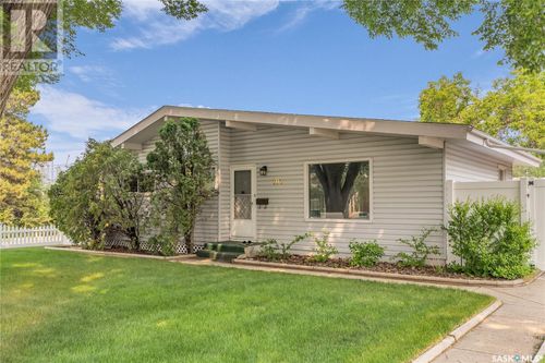 102 Grosvenor Cres, Saskatoon, SK, S7J2S2 | Card Image