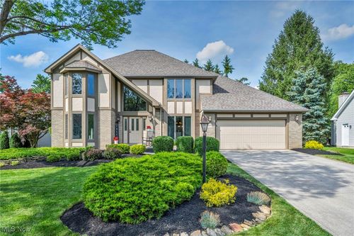 19544 Echo Dr, Strongsville, OH, 44149-6004 | Card Image