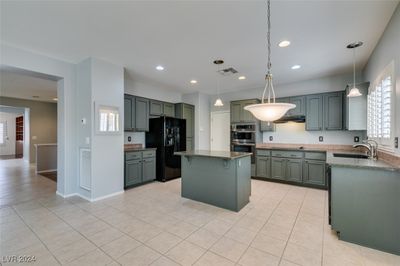 3019 Stratmoor Hills Avenue, House other with 3 bedrooms, 3 bathrooms and null parking in Henderson NV | Image 3