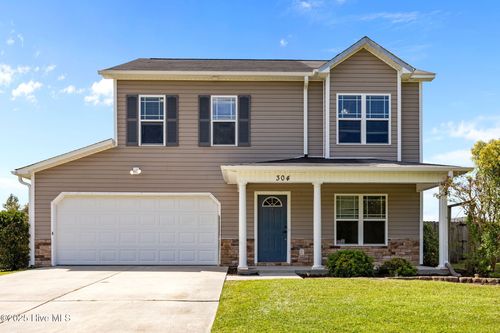 304 Cabinwood Ct, Richlands, NC, 28574-8451 | Card Image