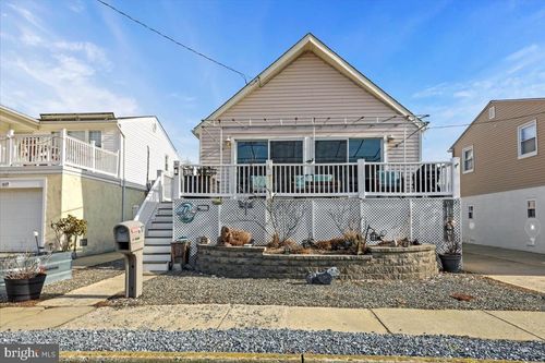 617 W Pine Ave, West Wildwood, NJ, 08260-2133 | Card Image