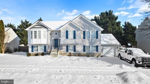 115 Crosswinds Dr, CHARLES TOWN, WV, 25414-3923 | Card Image