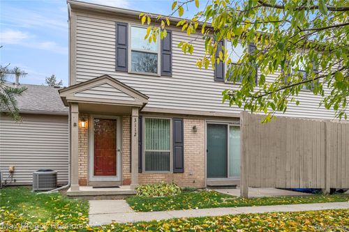2-3112 3112 Hidden Ridge Drive, Waterford Charter Township, MI, 48328 | Card Image