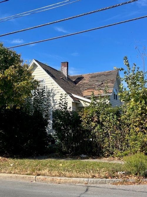 642 Maple St, Rochester, NY, 14611-1726 | Card Image