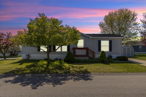 13735 Shamrock Ln, Cedar Springs, MI, 49319-9130 | Card Image