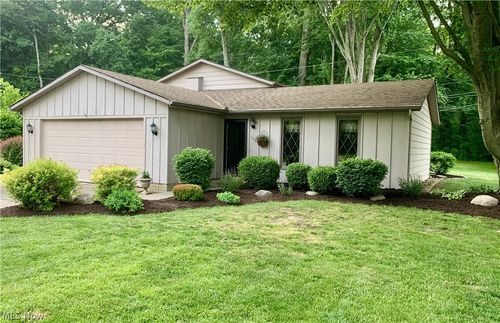 146 Hidden Tree Ln, Amherst, OH, 44001-1922 | Card Image