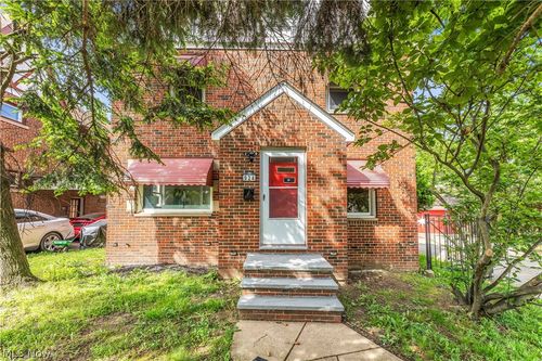 924 E 214th St, Euclid, OH, 44119-2420 | Card Image