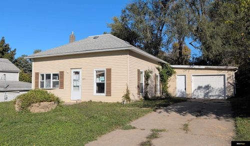 817 Maple St, Missouri Valley, IA, 51555-1161 | Card Image