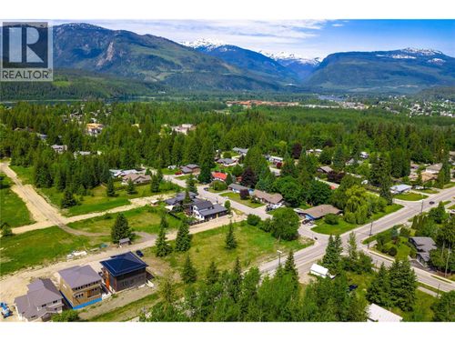 2000 Lanzo Lane, Revelstoke, BC, V0E2S1 | Card Image