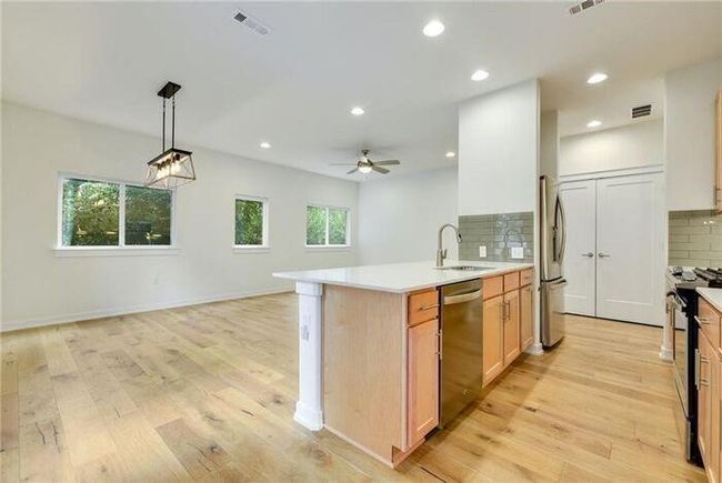 UNIT-45 - 6800 Menchaca Rd, Condo with 3 bedrooms, 3 bathrooms and 2 parking in Austin TX | Image 8