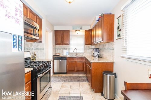 21606 Arrowhead St, Saint Clair Shores, MI, 48082-1219 | Card Image