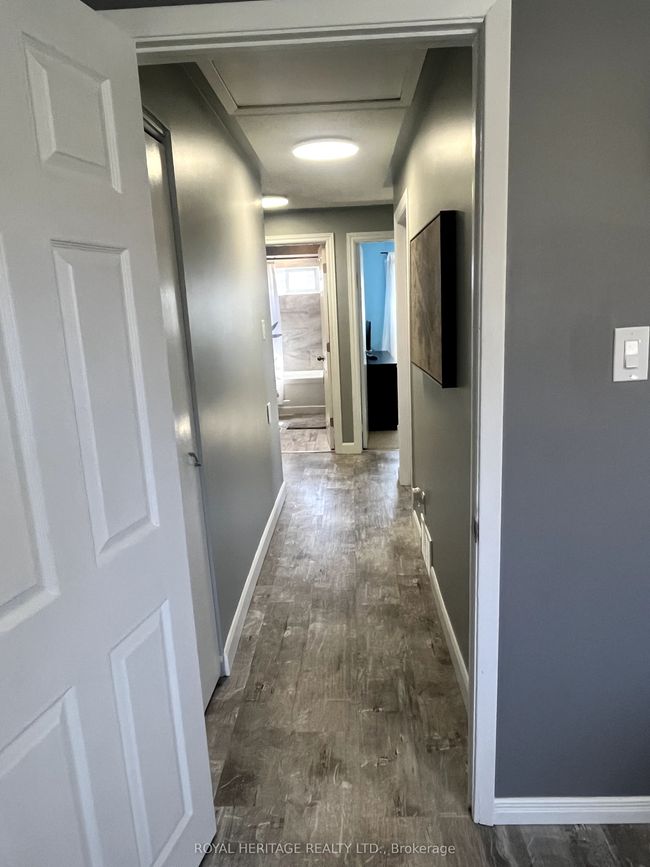 681 Athol St E, House attached with 4 bedrooms, 2 bathrooms and 5 parking in Oshawa ON | Image 16