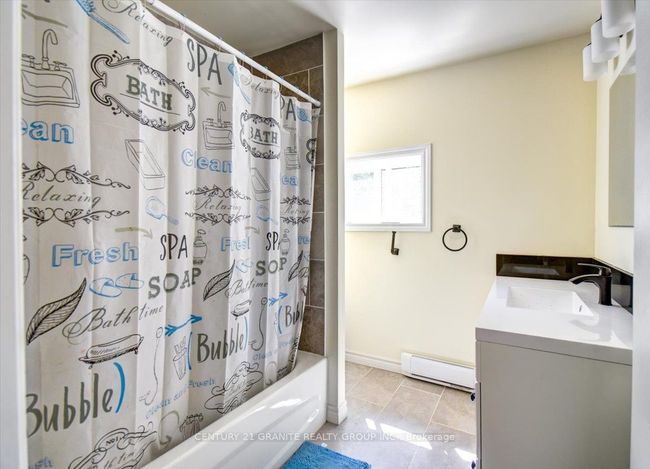 2289 Loop Rd, Home with 6 bedrooms, 4 bathrooms and 4 parking in Wilberforce ON | Image 11