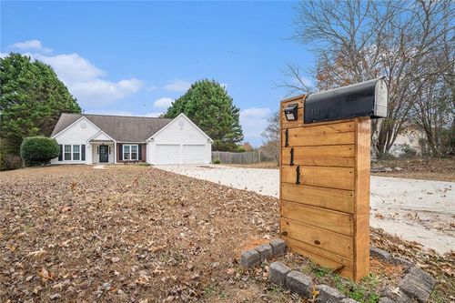 111 Meadowview Ln, Powder Springs, GA, 30127-5116 | Card Image