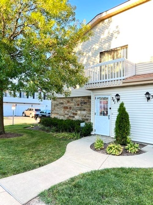 341 Jefferson Ct, Vernon Hills, IL, 60061-1331 | Card Image