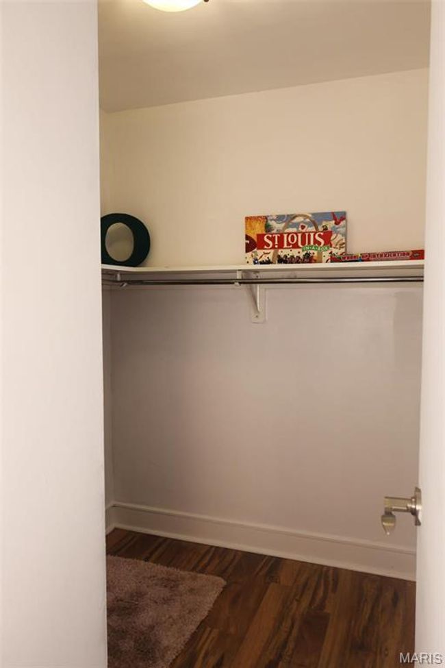 Large walk-in closet | Image 9