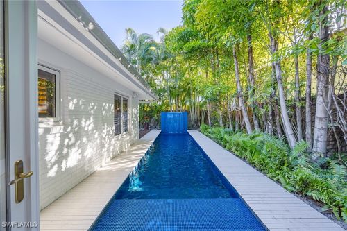 295 6th St N, NAPLES, FL, 34102-5739 | Card Image