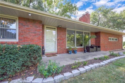 4036 Shrine Park Rd, Leavenworth, KS, 66048-4827 | Card Image