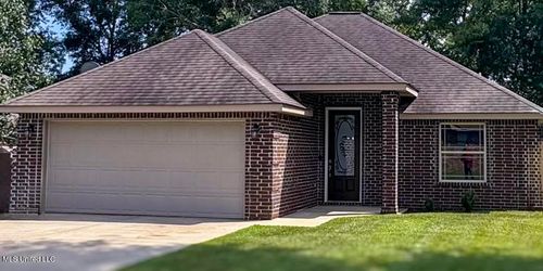 9612 Kini St, Diamondhead, MS, 39525-4192 | Card Image