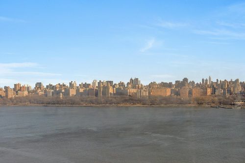 19a-7002 Kennedy Blvd E, Guttenberg, NJ, 07093-4918 | Card Image