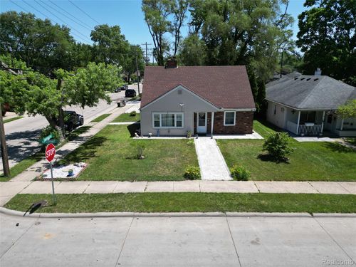 3901 Westpoint St, Dearborn Heights, MI, 48125-2124 | Card Image