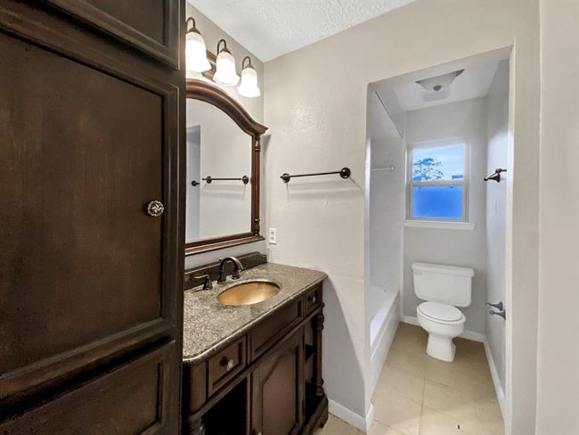Upstairs full bathroom with a shower/tub combo. | Image 17