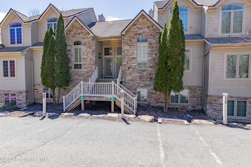 40 Mountainwoods Dr, Lake Harmony, PA, 18624-7700 | Card Image