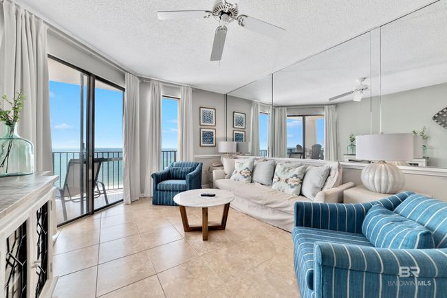 Living Room | Image 15