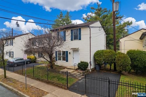 71 16th Ave, Newark, NJ, 07103-2323 | Card Image