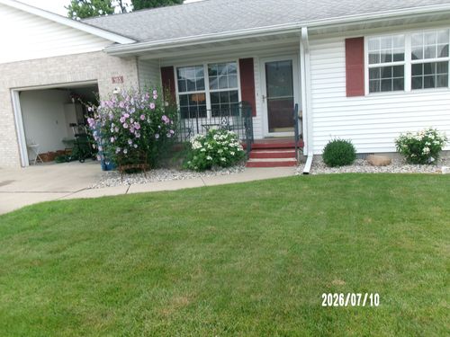 103-103 Fleming Ct, Watseka, IL, 60970-1254 | Card Image