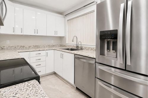 d118-7745 Sw 86th St, Miami, FL, 33143-7286 | Card Image