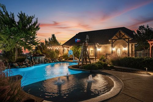 1221 E Secretariat Dr, Terrell, TX, 75160-7579 | Card Image