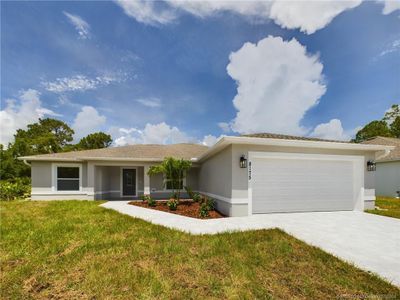 8175 103rd Court, House other with 3 bedrooms, 2 bathrooms and 2 parking in Vero Beach FL | Image 3