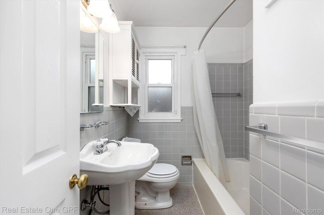 2368 Stanhope St, House other with 3 bedrooms, 2 bathrooms and null parking in Grosse Pointe Woods MI | Image 17