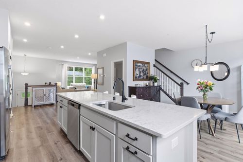 2864 Lexington Pl N, Roseville, MN, 55113-5555 | Card Image