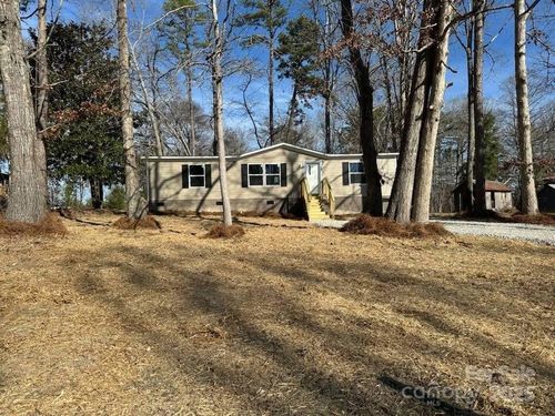 702 Mullinax Cir, Blacksburg, SC, 29702-7537 | Card Image