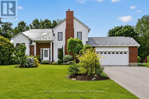 7116 Quinnfield Way, Ottawa, ON, K4P1B6 | Card Image