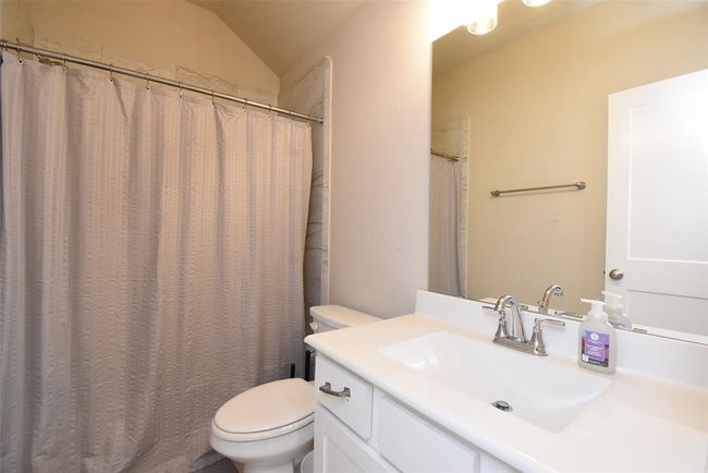 Secondary Bath | Image 27