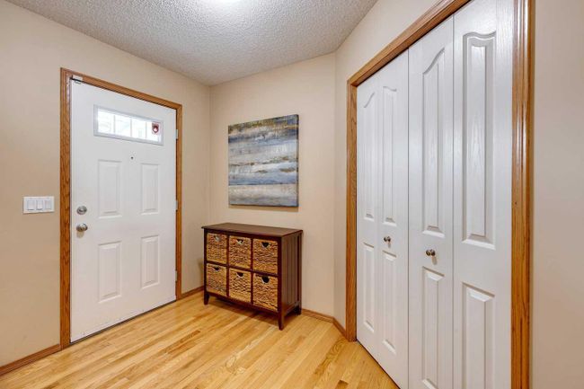 332 Cranfield Gardens Se, Home with 4 bedrooms, 3 bathrooms and 4 parking in Calgary AB | Image 2