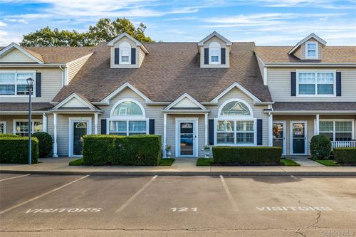 121 Willow Ln, Valley Stream, NY, 11580-7013 | Card Image