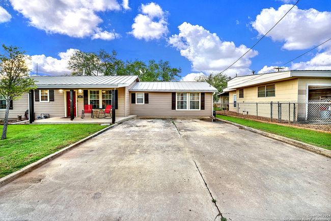 404 Schneider St, House other with 3 bedrooms, 2 bathrooms and null parking in Poth TX | Image 25