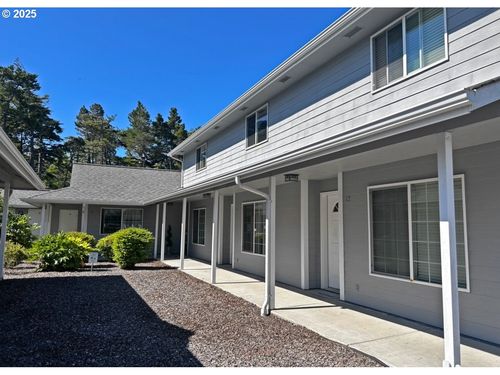 1150 Hemlock St, Florence, OR, 97439-8561 | Card Image