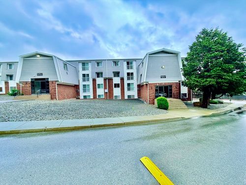 apt-4-9-300 Smithfield Rd, North Providence, RI, 02904-5169 | Card Image